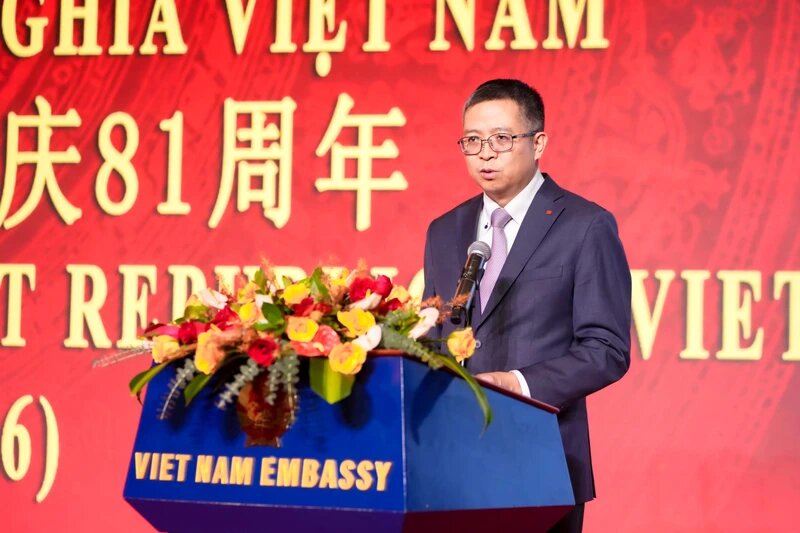 韦燕总裁同多国大使出席越南国庆81周年招待会